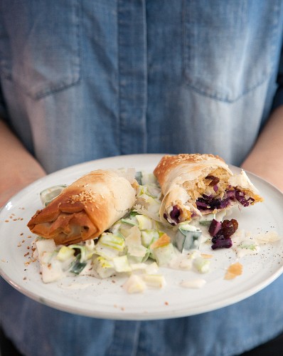 Vegan strudel parcels filled with red cabbage and cashew leek