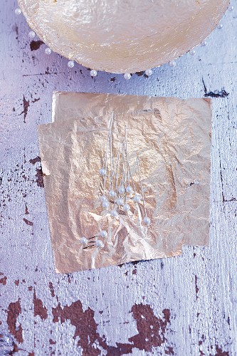 Needles with mother-of-pearl heads and decorative silver foil