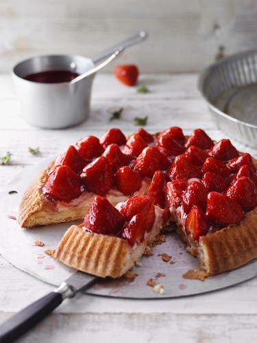 Strawberry cake with a sponge cake