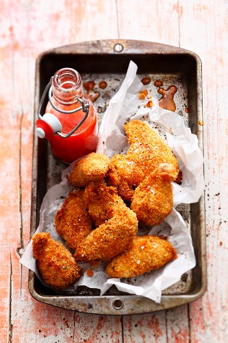 Crispy chicken wings with chilli sauce