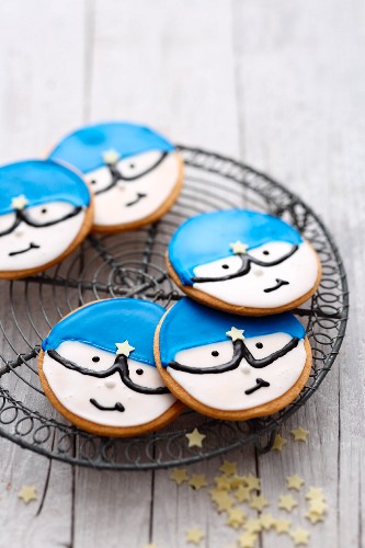 Cookies mit Superhero-Glasur
