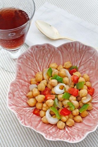 Chickpeas with peppers and curry powder