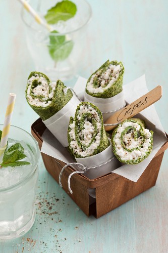 Vegetarian spinach crepes with coarse cream cheese