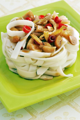 Rice noodle salad with ginger, chillis and peanuts