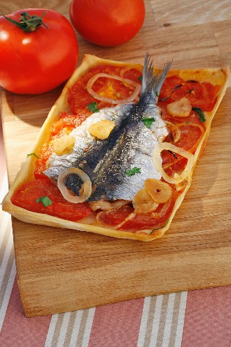 Coca with tomatoes, sardines and onions