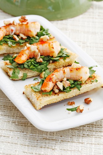 Baked king prawns with parsley salad on toast