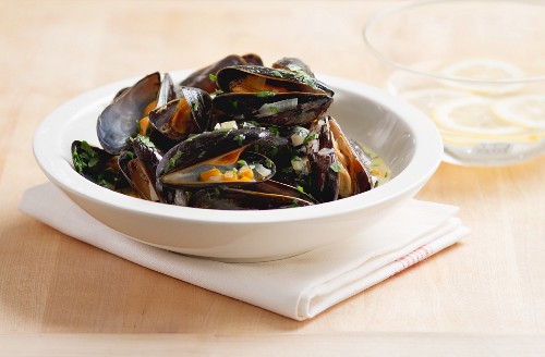 Mussels in a wine broth