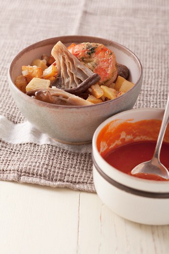 Fried herb prawns with potatoes, mushrooms and tomato suce