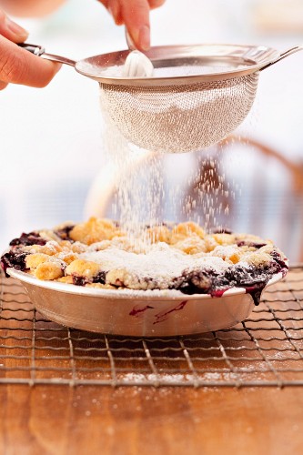 Dust little blueberry pie with icing sugar