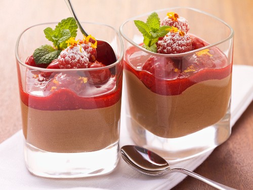 Chocolate mousse with raspberries