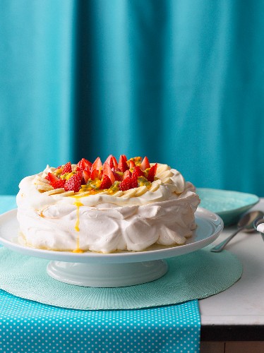 Pavlova with strawberries and passion fruit