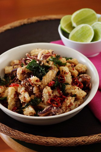 Fried squid with chilli peppers and coriander