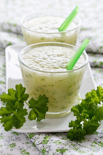 Honeydew melon and parsley smoothie