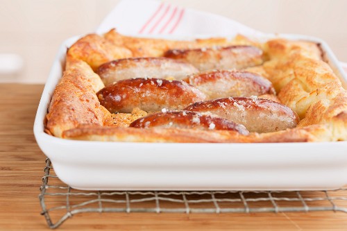 Toad-in-the-hole (Bratwürste im Eierteig, England)