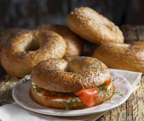 Bagel with Lox, Cream Cheese and Red Onion