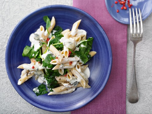 Gorgonzola and spinach pasta with pink peppercorns