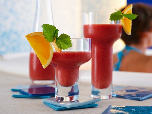 Fatburner juice with papaya, orange and frozen raspberries