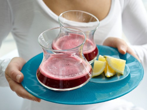 Saft mit Gurke, Sellerie, rote Bete, Möhre und Ingwer