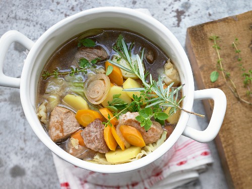 Pichelsteiner stew (Meat and vegetable stew)