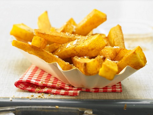 Selbstgemachte Pommes aus dem Ofen mit Sesam und Meersalz