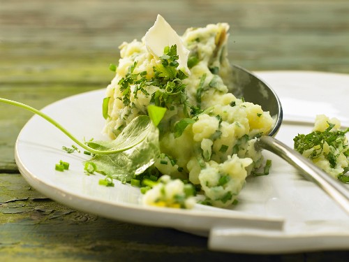 Herb and potato puree with sour milk