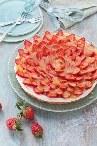 Sour cream cake with strawberries and an orange glaze
