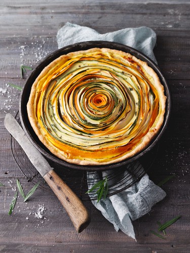 Vegetarian zucchini and carrot noodle tart with alpine cheese