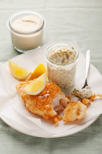 Remouladensauce zu paniertem Fisch