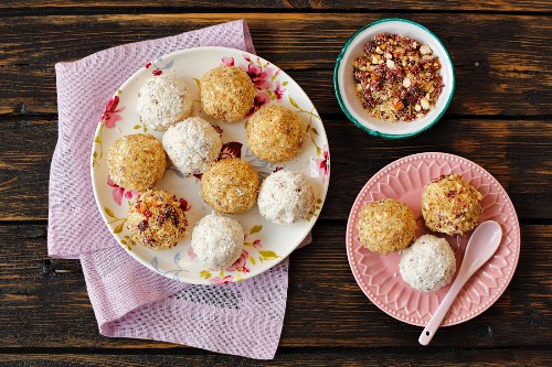 Quark balls covered with different toppings
