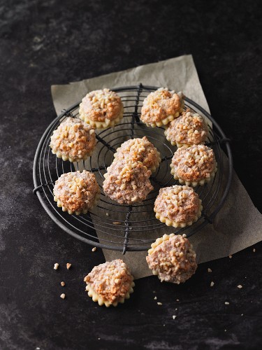 Light almond biscuits