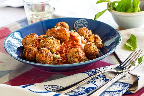 Lamb meatballs with tomato sauce, rice and mint
