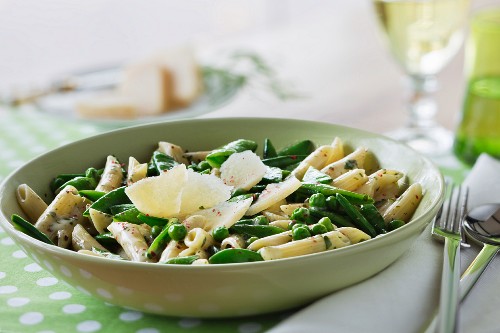 Penne with peas and green beans
