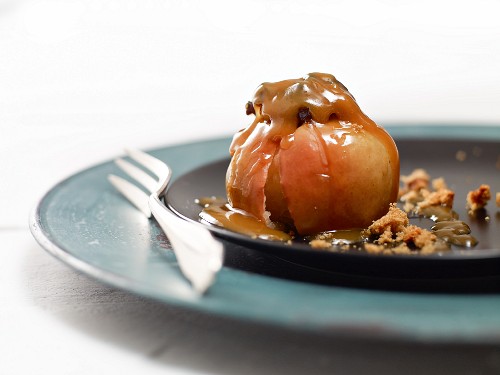 Baked apple with caramel sauce