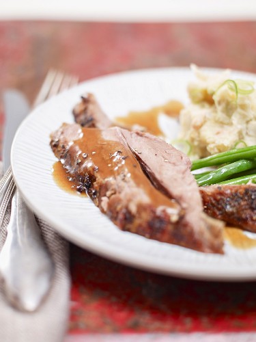Leg of lamb with beans and mashed potatoes