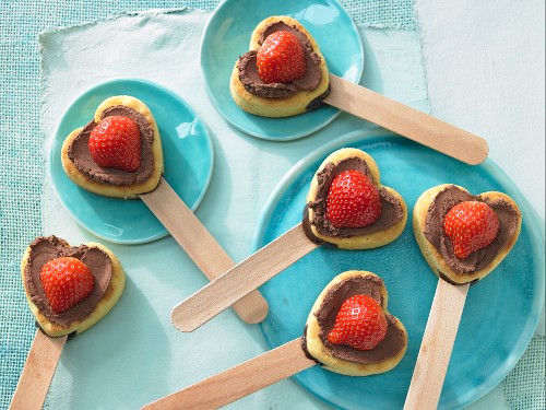 Heart-shaped muffins on sticks
