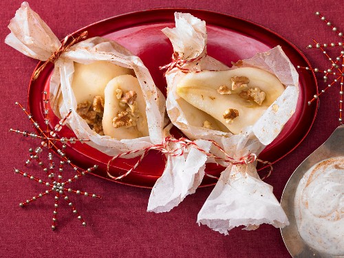 Baked pears in parchment paper