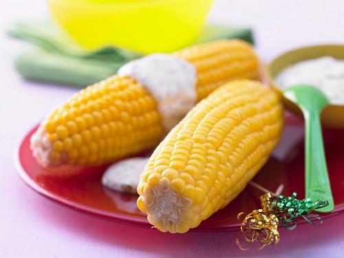 Corn on the cob with parsley mayonnaise