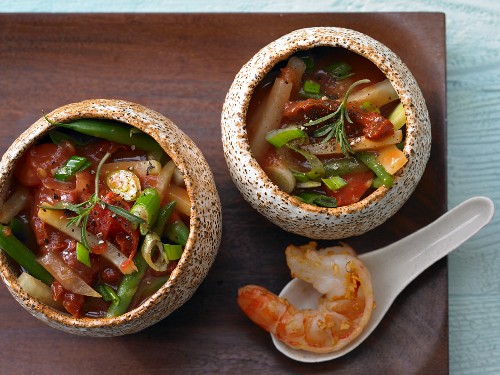 Prawn and vegetable stew with two different types of tomatoes