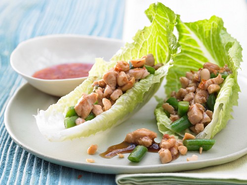 Lettuce leaves filled with chicken and peanuts