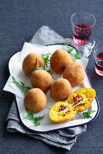 Arancini di riso (Gefüllte Reisbällchen, Italien)