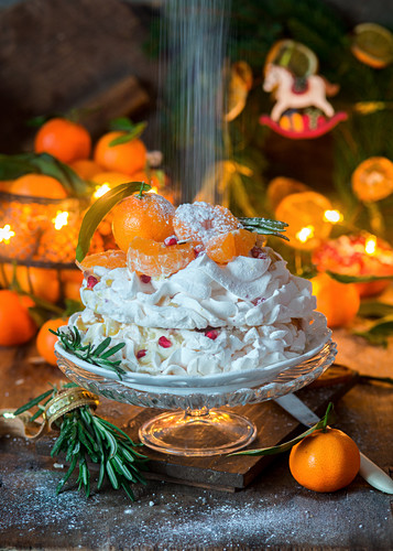 Pavlova with tangerines and sugar powder