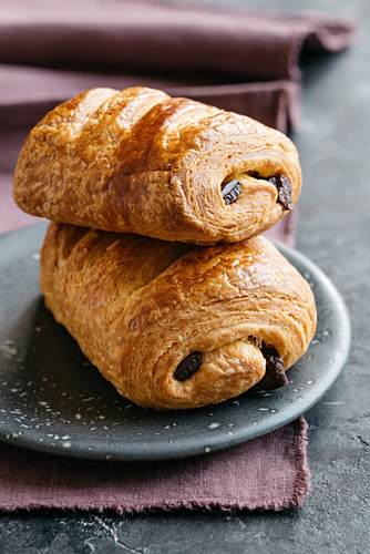 Pain au chocolat (Plundergebäck mit Schokolade, Frankreich)