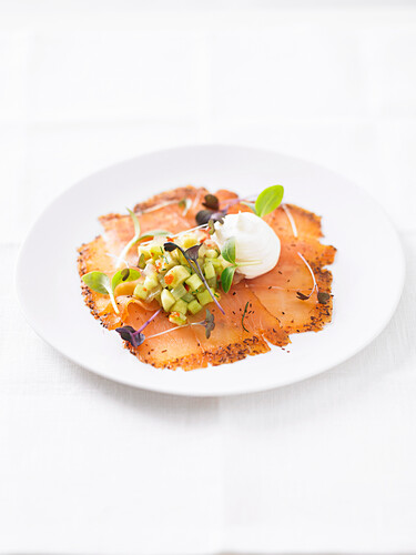 Rooibos-cured salmon with apple and cucumber chutney