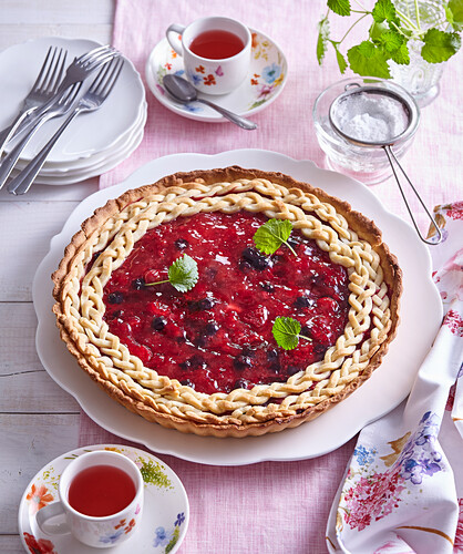 Decorated shortcrust pie with fruit