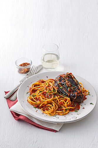 Spaghetti mit Ofenaubergine und Sardellen