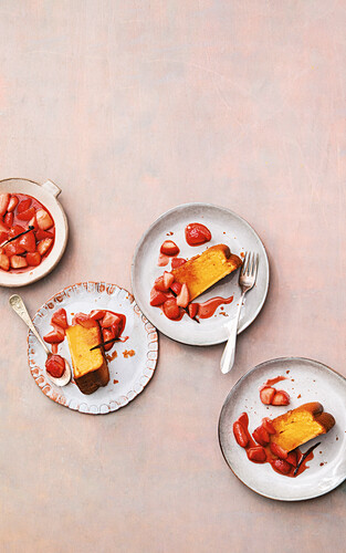 Ölkuchen mit Vanille und Erdbeeren