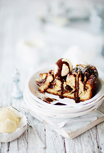 Chocolate and cinnamon spiral from the pan with chocolate sauce and ice cream