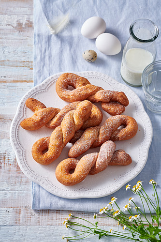 Judas' strings (fried Easter pastry)