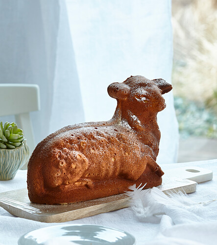 Soft Easter lamb (pastry)