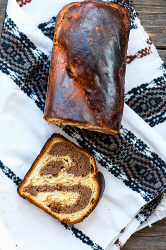 Cozonac (Süßes Osterbrot mit Walnüssen, Bulgarien)